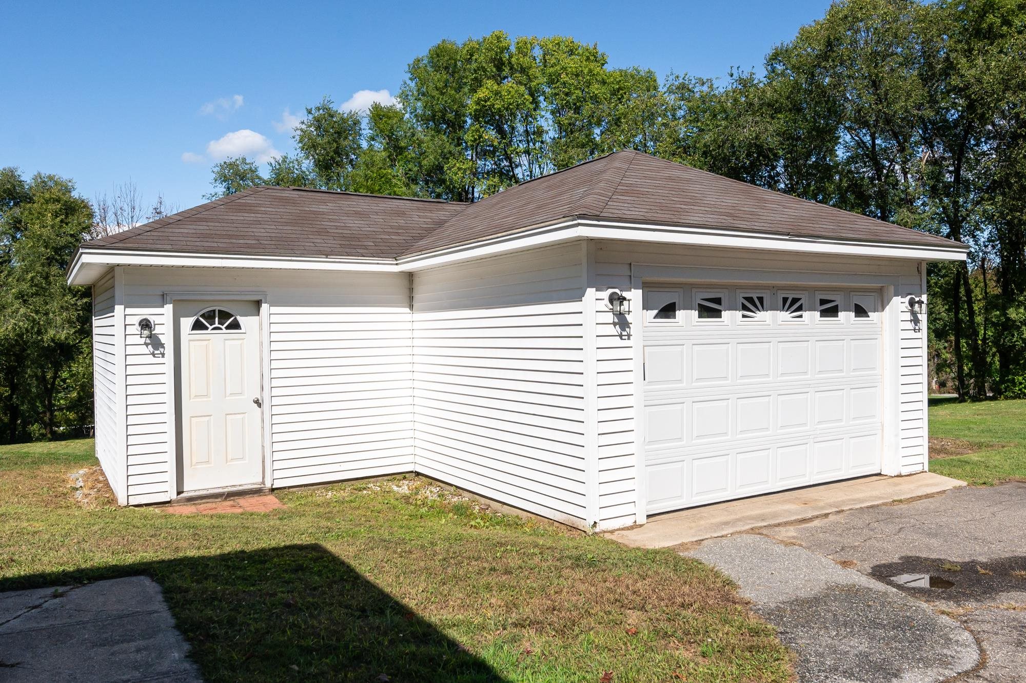 60 Pinecrest Drive Bedford, NH 03110 - Photo 29 of 46