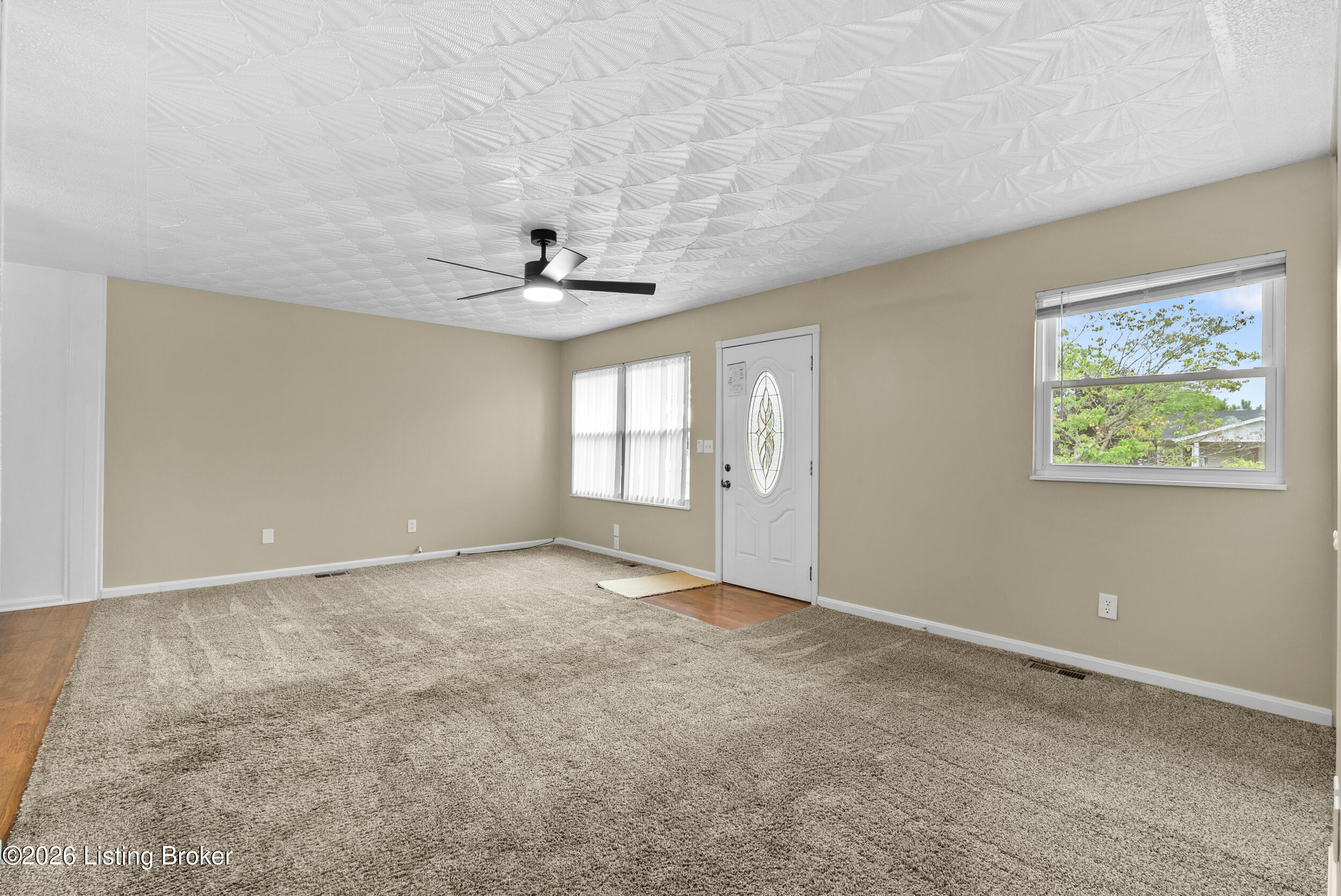 332 Glenview Road Louisville, KY 40229 - Photo 4 of 22 DSC07954-2