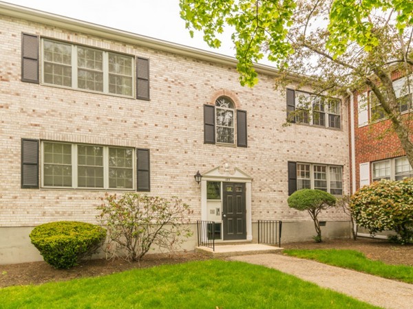 185 Lake Shore Road, Unit 3 Boston, MA 02135 - Photo 2 of 9 Gallery Image 2