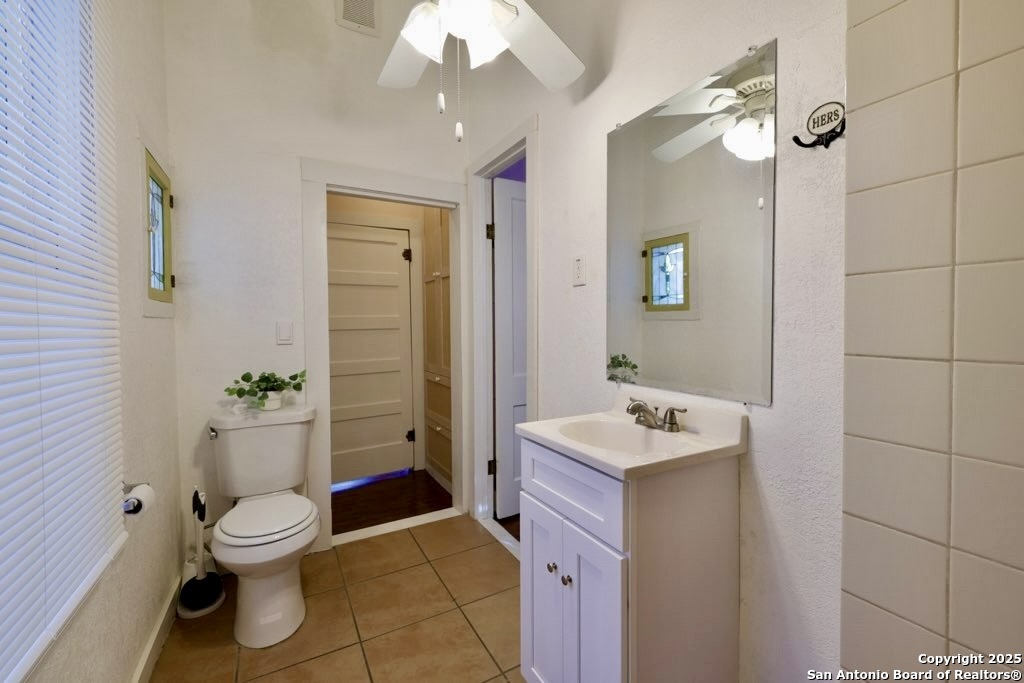 410 Riddle Street San Antonio, TX 78210 - Photo 17 of 22 a bathroom with a sink toilet and shower