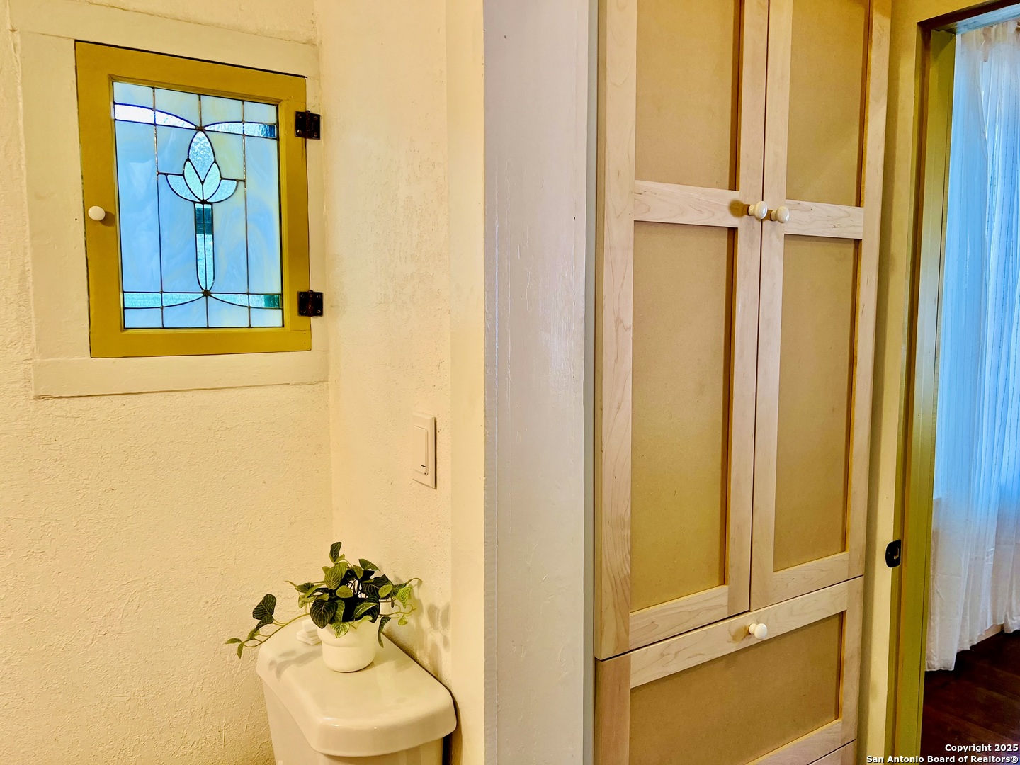410 Riddle Street San Antonio, TX 78210 - Photo 18 of 22 a bathroom with a sink