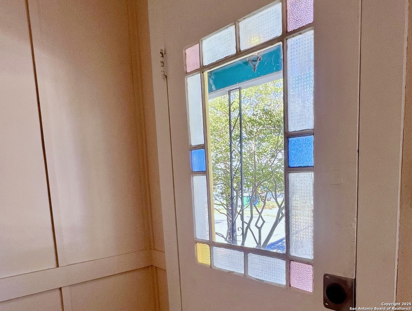 410 Riddle Street San Antonio, TX 78210 - Photo 21 of 22 a view of an entryway
