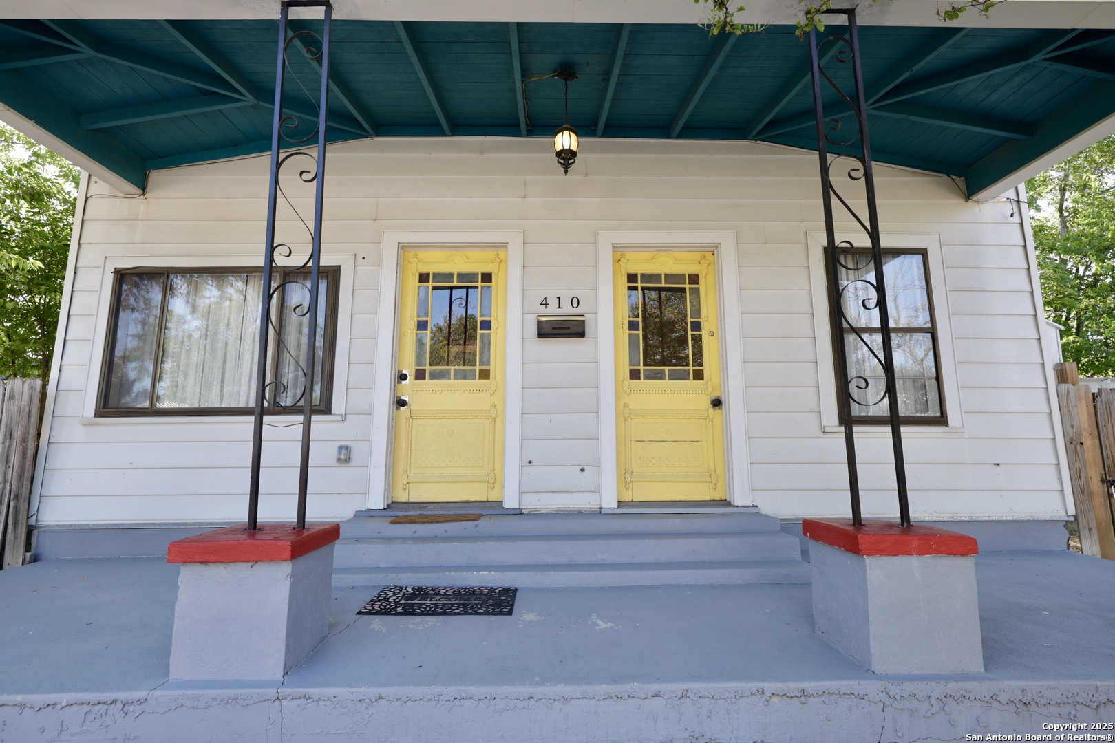 410 Riddle Street San Antonio, TX 78210 - Photo 4 of 22 a front view of a house with a yard