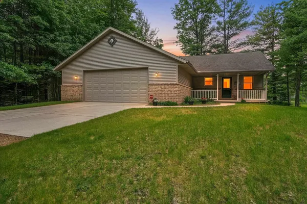 $674,900 | 12055 Up N Lane, Crivitz, WI 54114