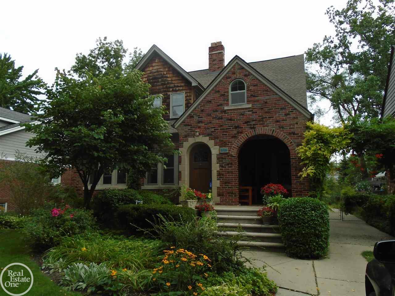 738 Rivard Boulevard Grosse Pointe, MI 48230 - Photo 1 of 30 31327459.JPG