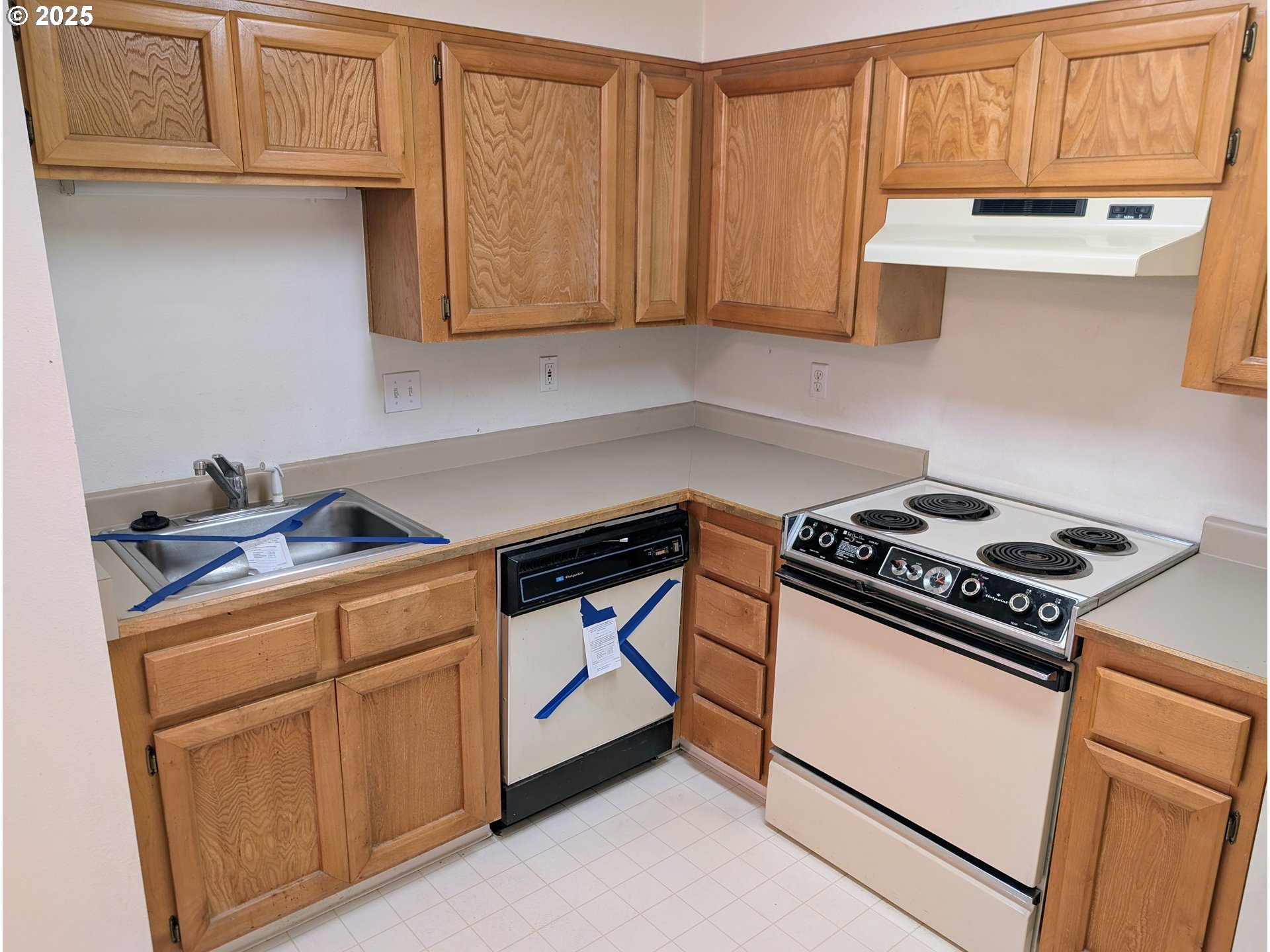 8720 Southwest Tualatin Road, Unit 201 Tualatin, OR 97062 - Photo 11 of 24 Kitchen