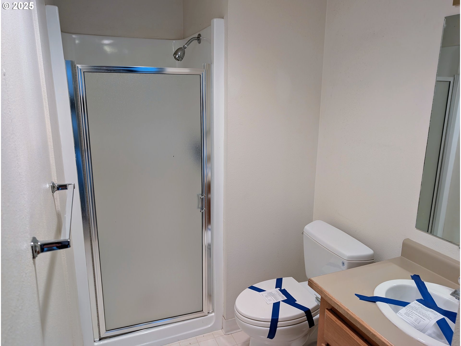 8720 Southwest Tualatin Road, Unit 201 Tualatin, OR 97062 - Photo 16 of 24 Bathroom