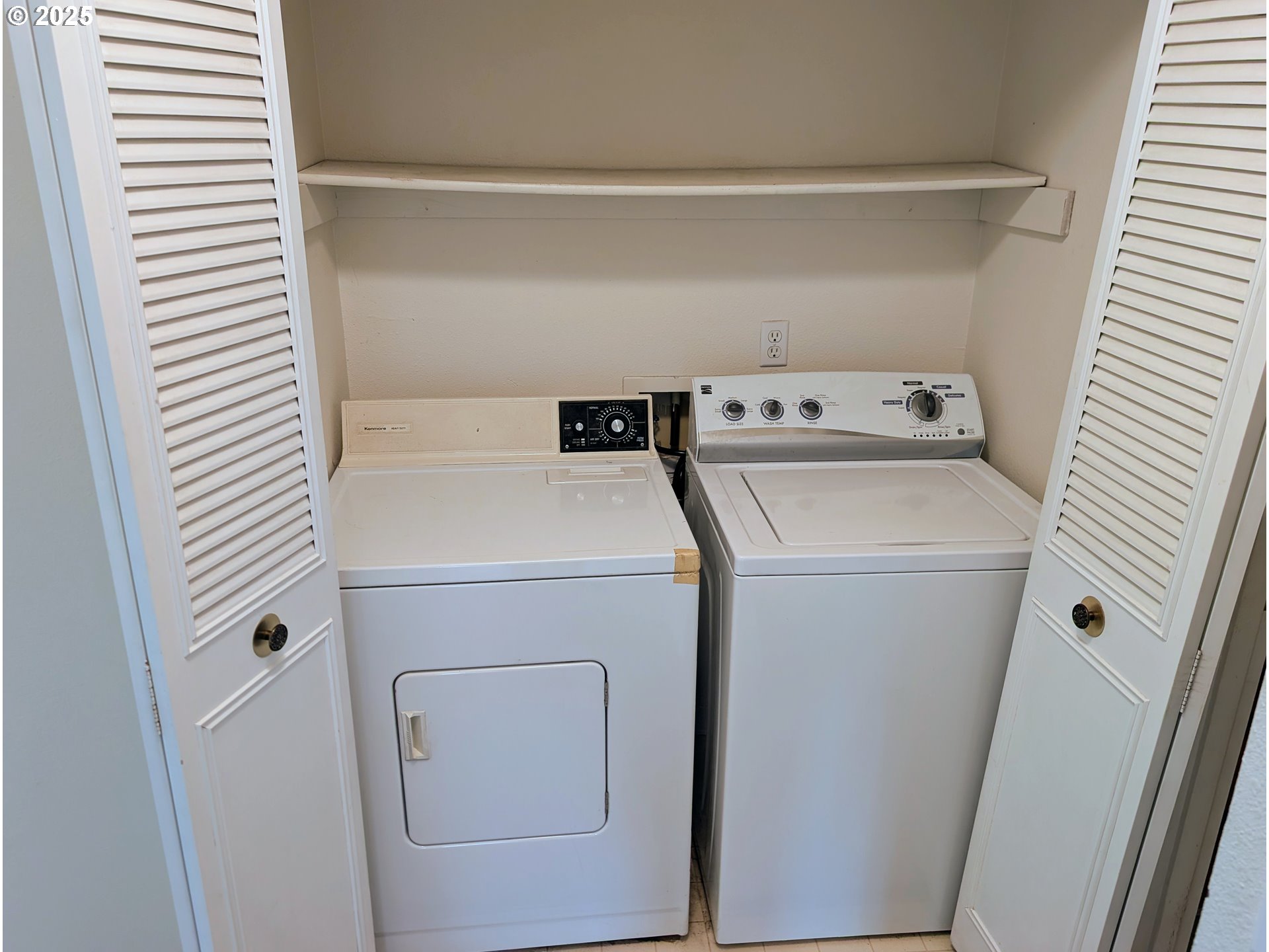 8720 Southwest Tualatin Road, Unit 201 Tualatin, OR 97062 - Photo 20 of 24 Laundry