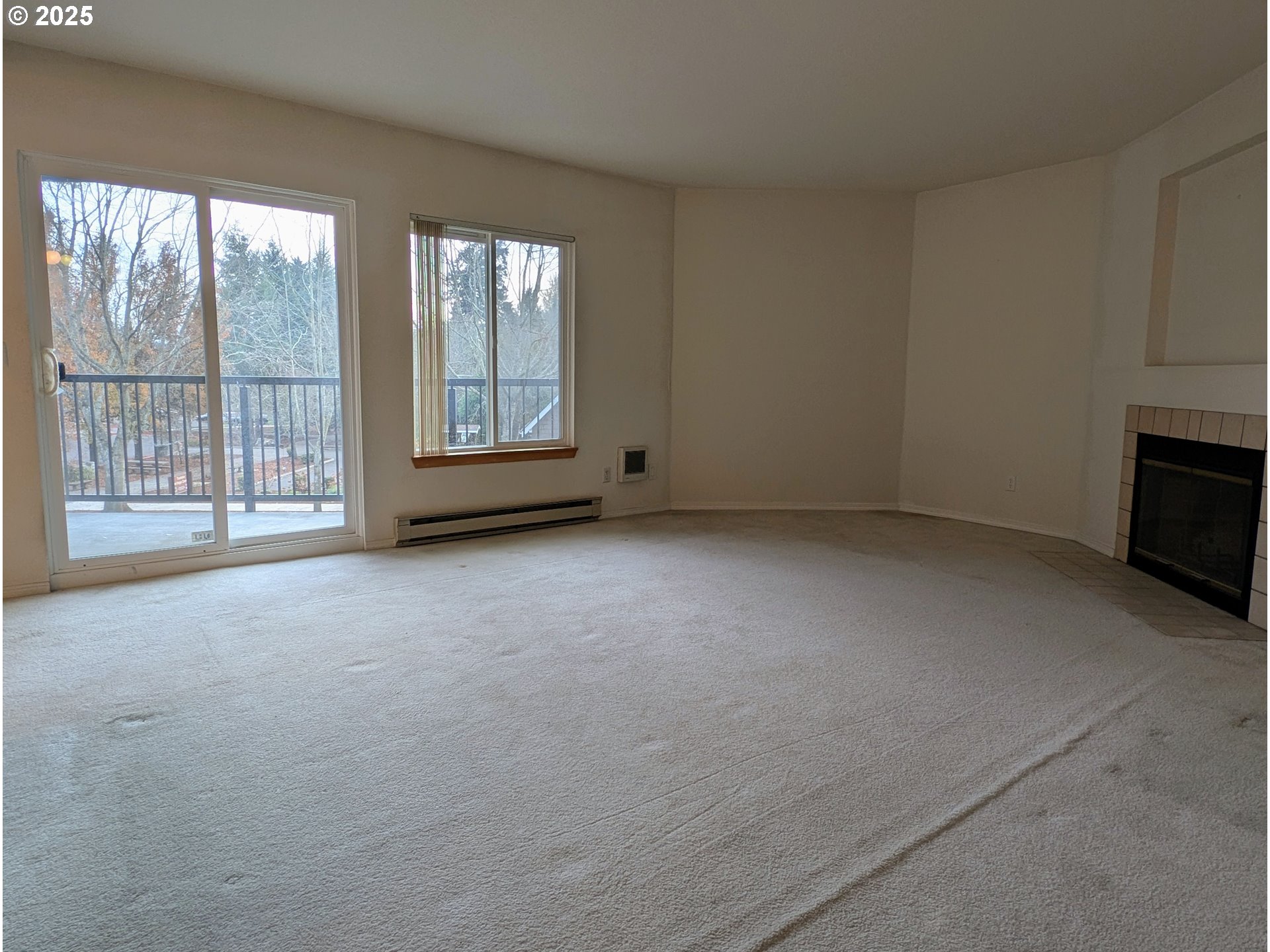 8720 Southwest Tualatin Road, Unit 201 Tualatin, OR 97062 - Photo 6 of 24 Living Room