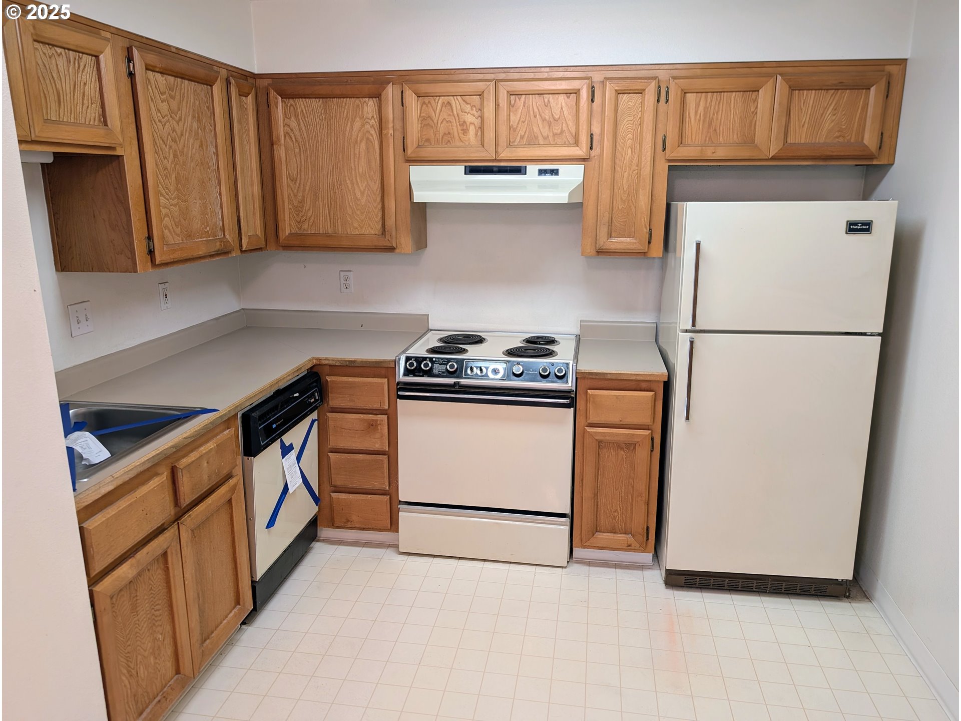 8720 Southwest Tualatin Road, Unit 201 Tualatin, OR 97062 - Photo 10 of 24 Kitchen