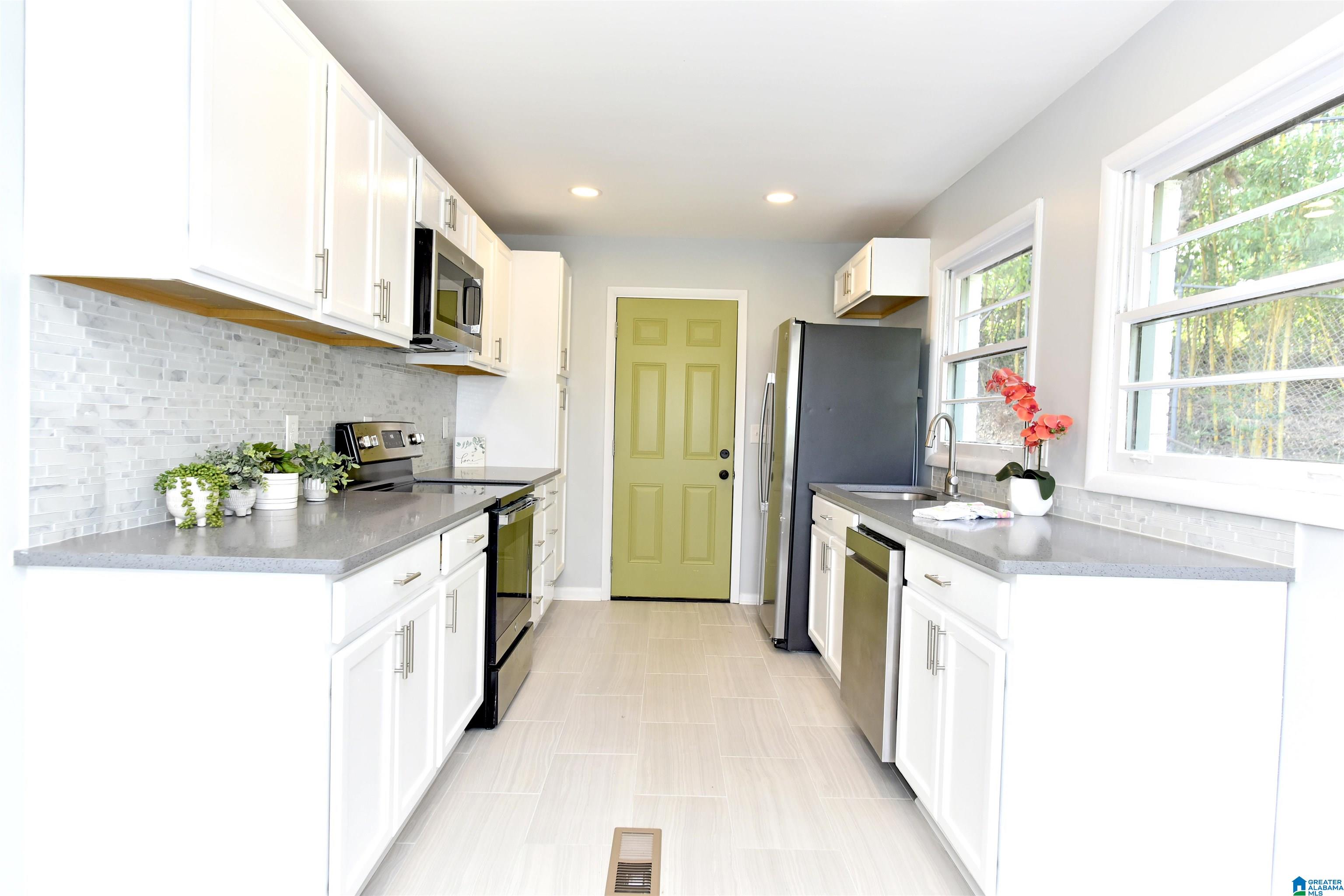 5244 Duke Avenue Birmingham, AL 35210 - Photo 15 of 36