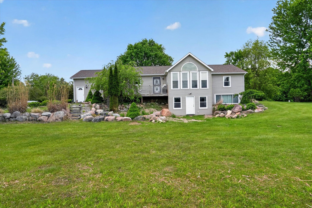 5569 South Corey Road Perry, MI 48872 - Photo 1 of 63