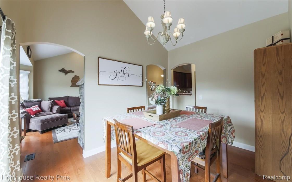 6180 Brophy Road Howell, MI 48855 - Photo 11 of 29 11.jpg