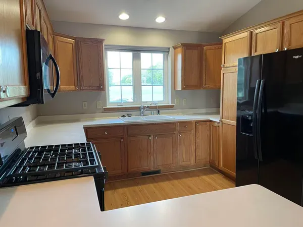 $2,295 | 1066 School Street, Sun Prairie, WI 53590