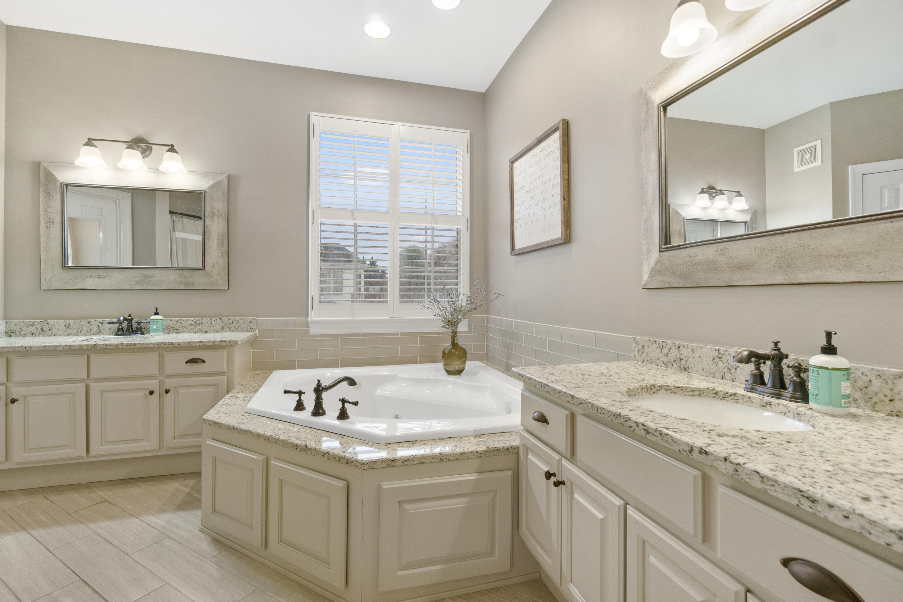 878 Cherokee Valley Road Ringgold, GA 30736 - Photo 21 of 62 Master Bathroom