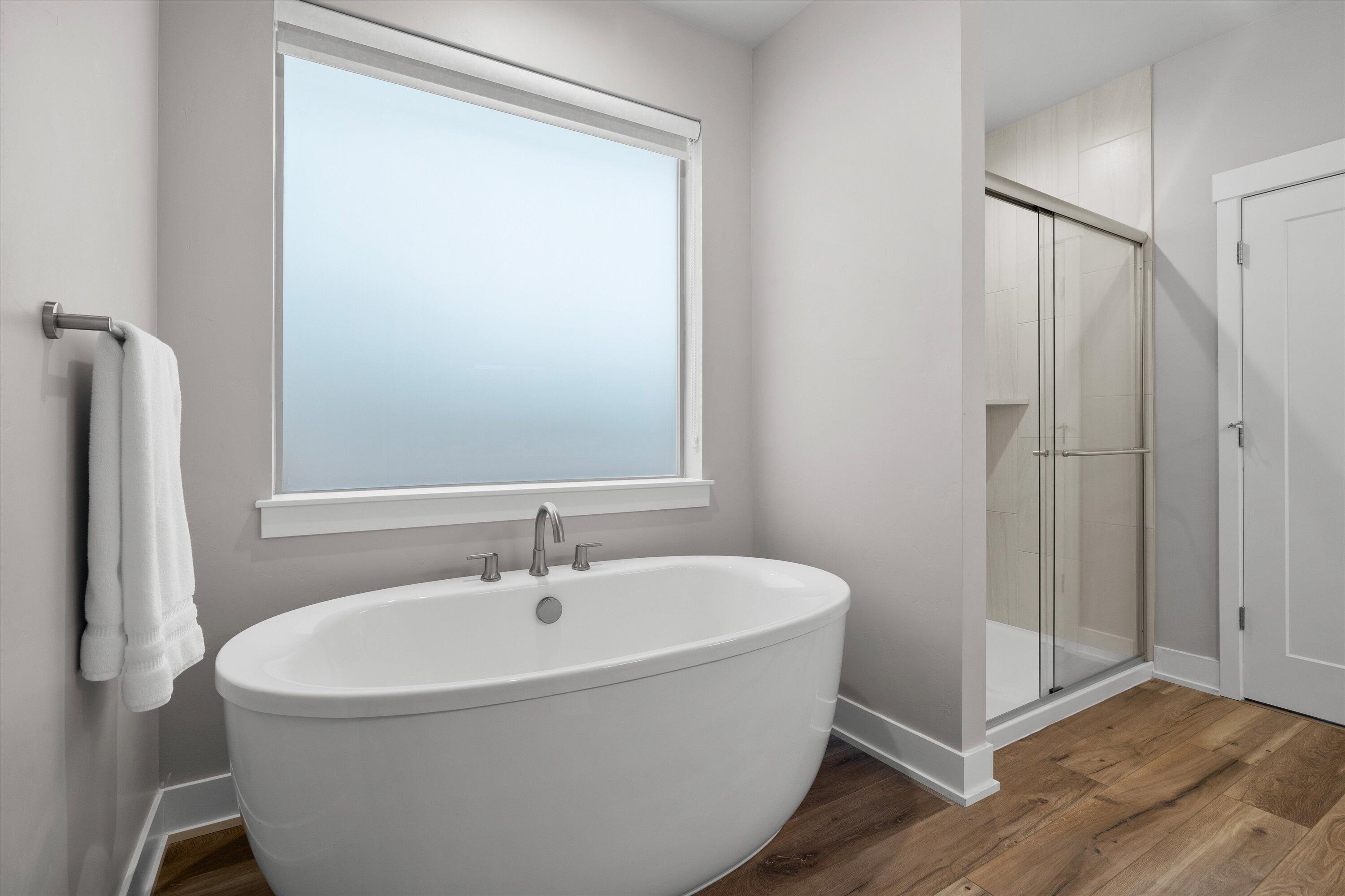 3755 Northeast Oakside Loop Bend, OR 97701 - Photo 19 of 38 Primary bathroom