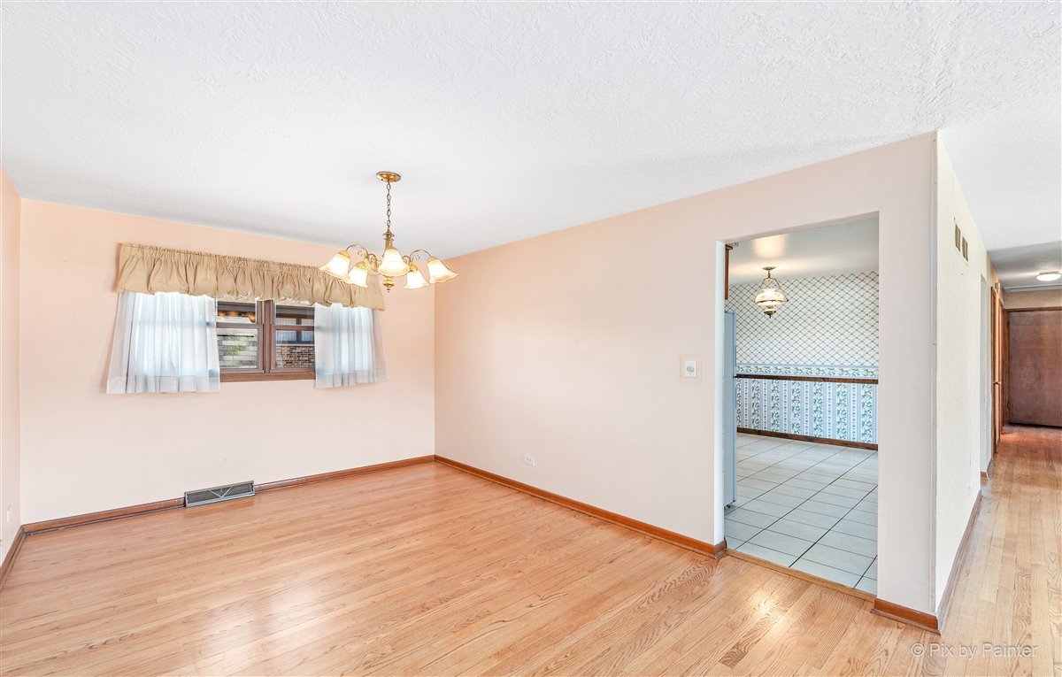 505 North Green Ridge Street Addison, IL 60101 - Photo 5 of 29