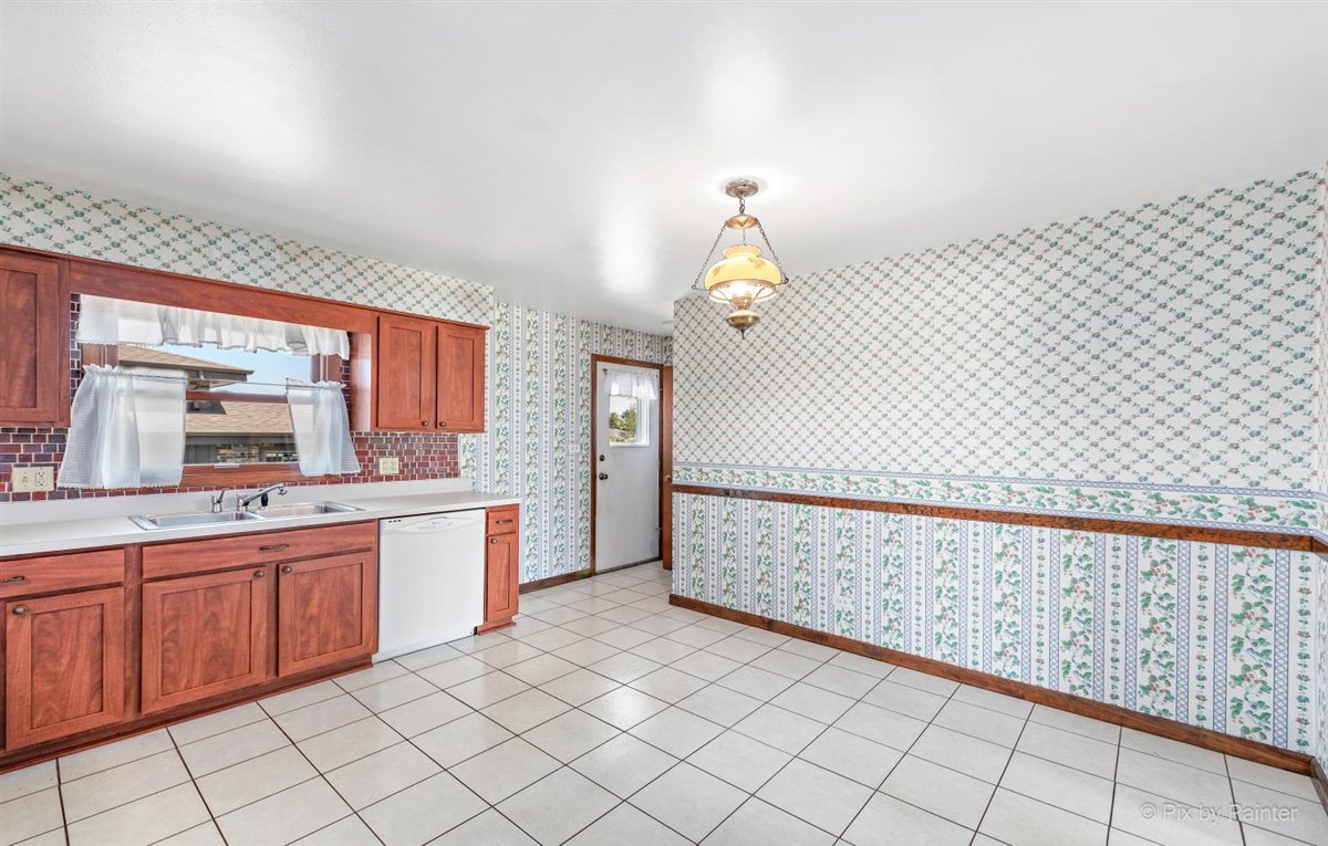 505 North Green Ridge Street Addison, IL 60101 - Photo 6 of 29
