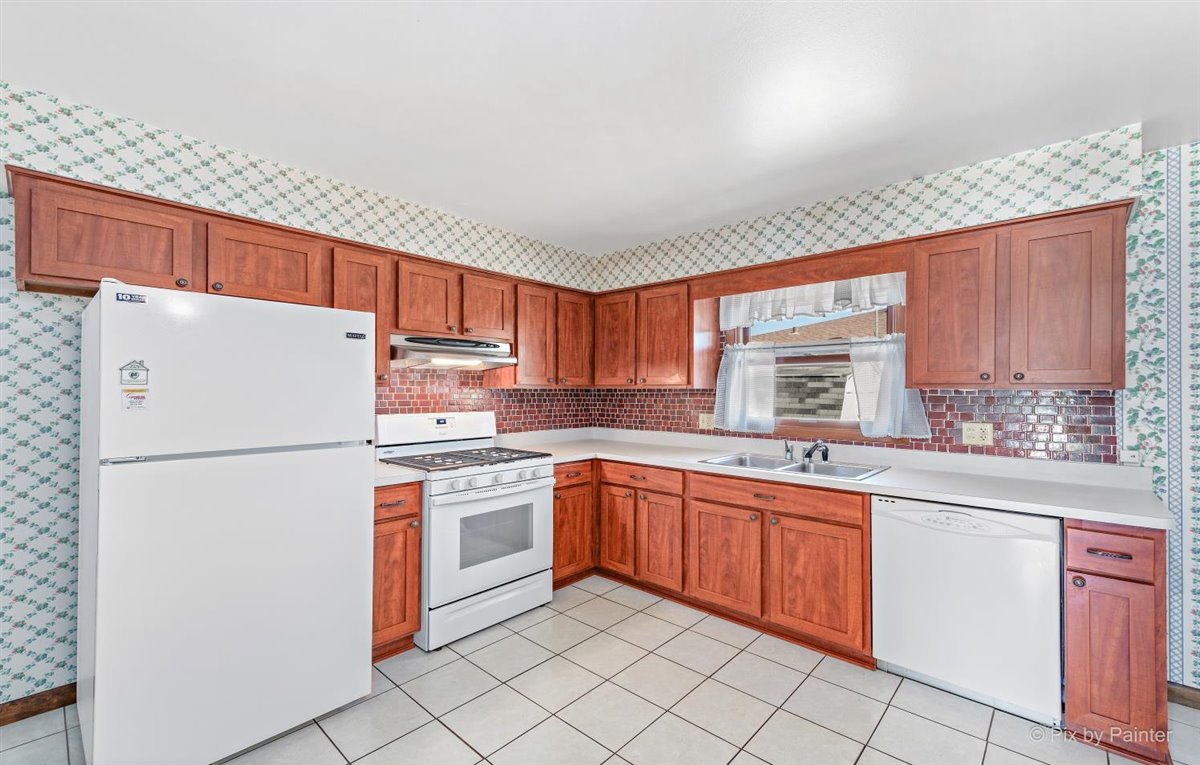 505 North Green Ridge Street Addison, IL 60101 - Photo 7 of 29