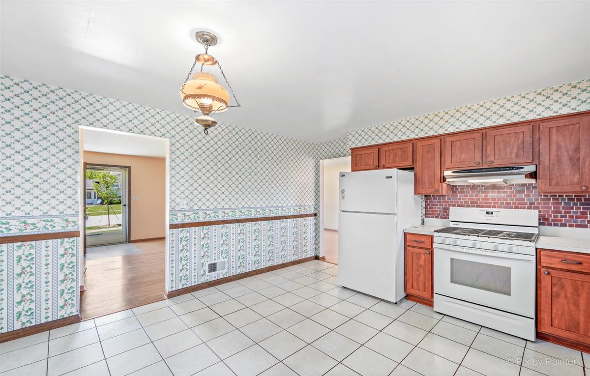 505 North Green Ridge Street Addison, IL 60101 - Photo 9 of 29