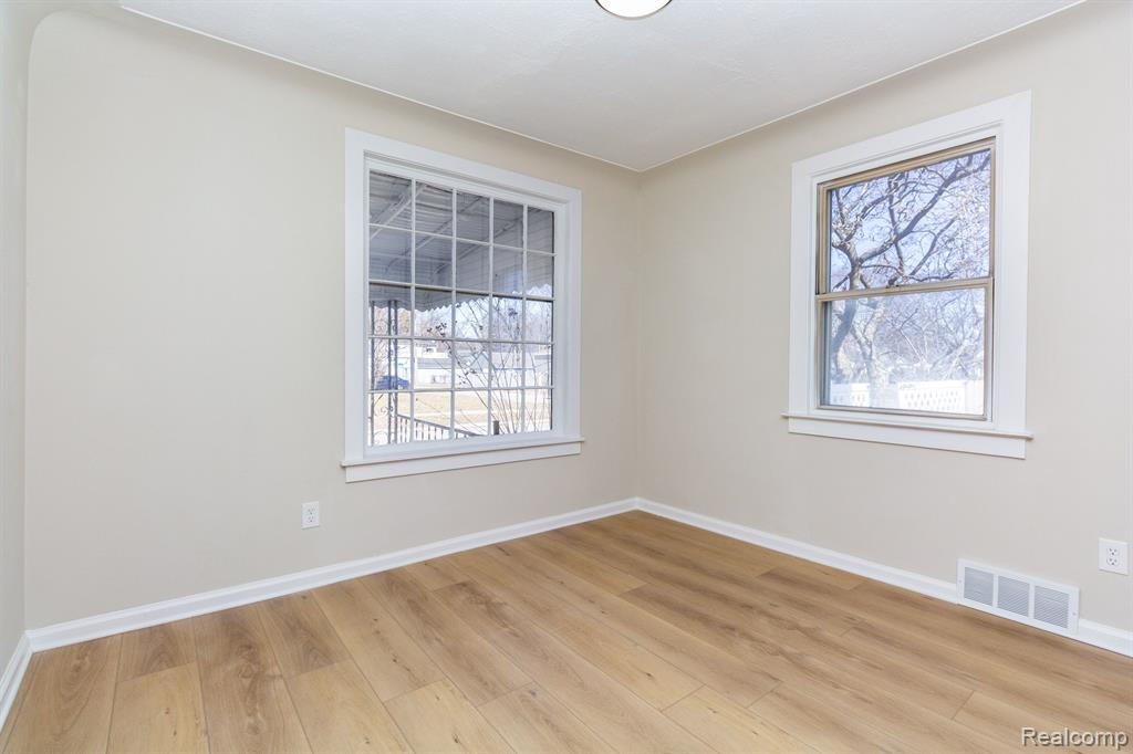 8316 Rivard Avenue Warren, MI 48089 - Photo 6 of 28 Gallery Image 6