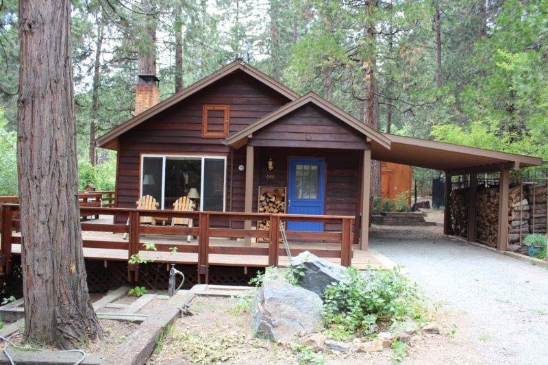 643 Loop Drive Springville, CA 93265 - Photo 1 of 15 Primary Photo