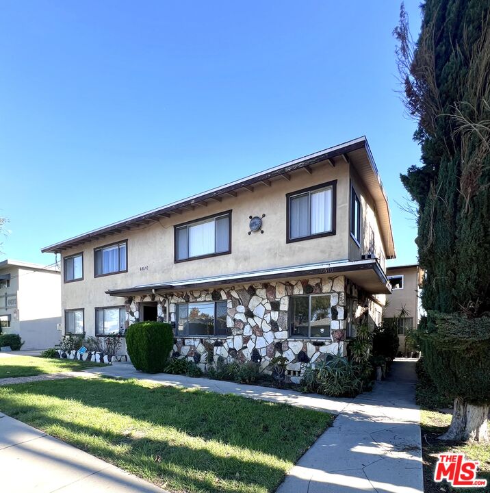 6610 Whitsett Avenue, Unit 1 North Hollywood, CA 91606 - Photo 11 of 11 a front view of a house with a yard