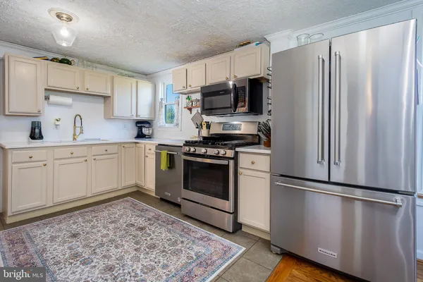 $199,900 | 207 Shenandoah Avenue, Oakland, MD 21550