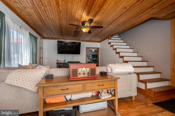 $199,900 | 207 Shenandoah Avenue, Oakland, MD 21550