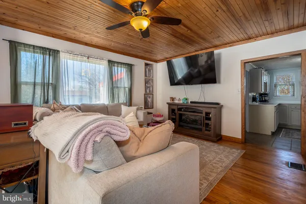 $199,900 | 207 Shenandoah Avenue, Oakland, MD 21550