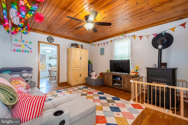 $199,900 | 207 Shenandoah Avenue, Oakland, MD 21550