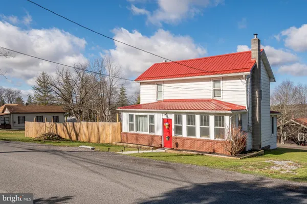 $199,900 | 207 Shenandoah Avenue, Oakland, MD 21550