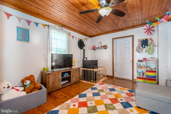 $199,900 | 207 Shenandoah Avenue, Oakland, MD 21550