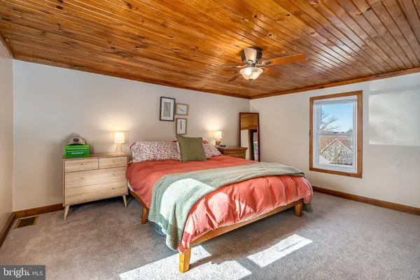 $199,900 | 207 Shenandoah Avenue, Oakland, MD 21550