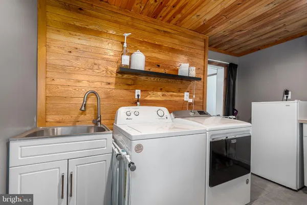 $199,900 | 207 Shenandoah Avenue, Oakland, MD 21550