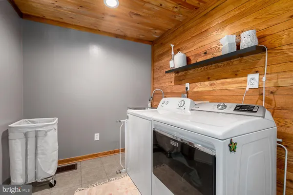 $199,900 | 207 Shenandoah Avenue, Oakland, MD 21550