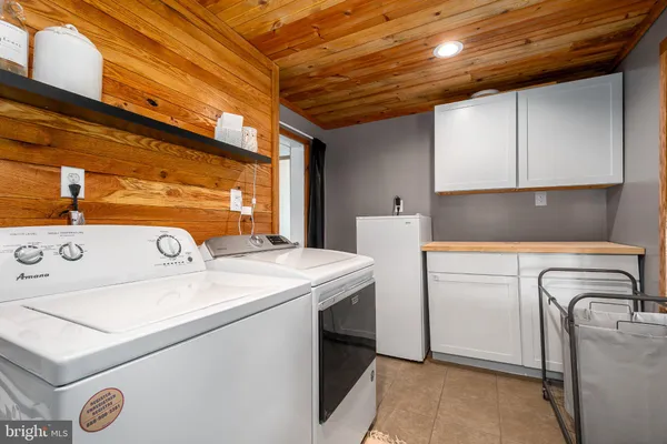 $199,900 | 207 Shenandoah Avenue, Oakland, MD 21550