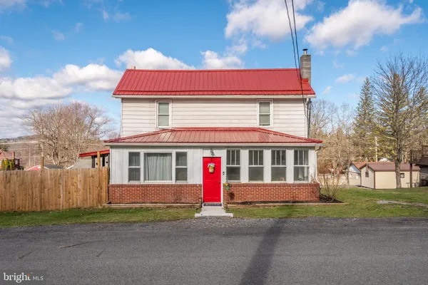 $199,900 | 207 Shenandoah Avenue, Oakland, MD 21550