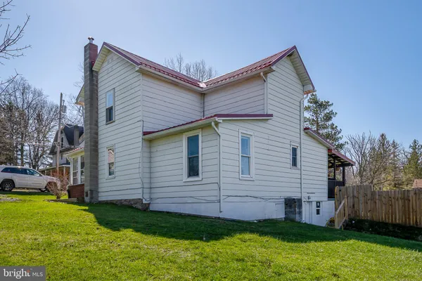 $199,900 | 207 Shenandoah Avenue, Oakland, MD 21550