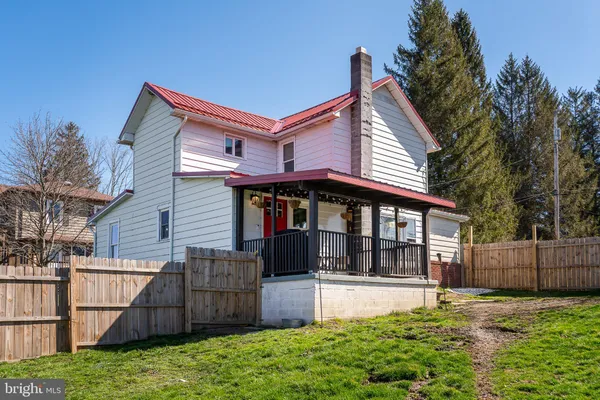 $199,900 | 207 Shenandoah Avenue, Oakland, MD 21550