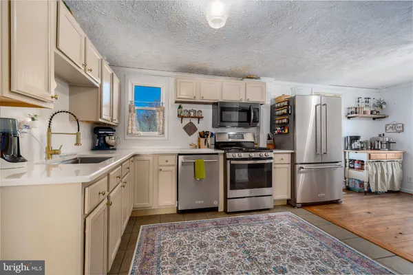 $199,900 | 207 Shenandoah Avenue, Oakland, MD 21550