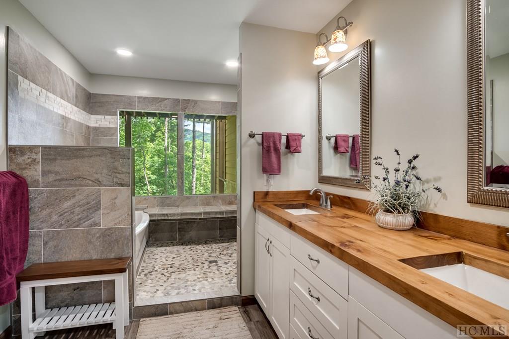 122-un45 Emerald Ridge Road, Unit 45 Sapphire, NC 28774 - Photo 20 of 36 Gallery Image 20