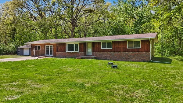 $182,500 | 25 Sunset Drive, Oakwood, IL 61858
