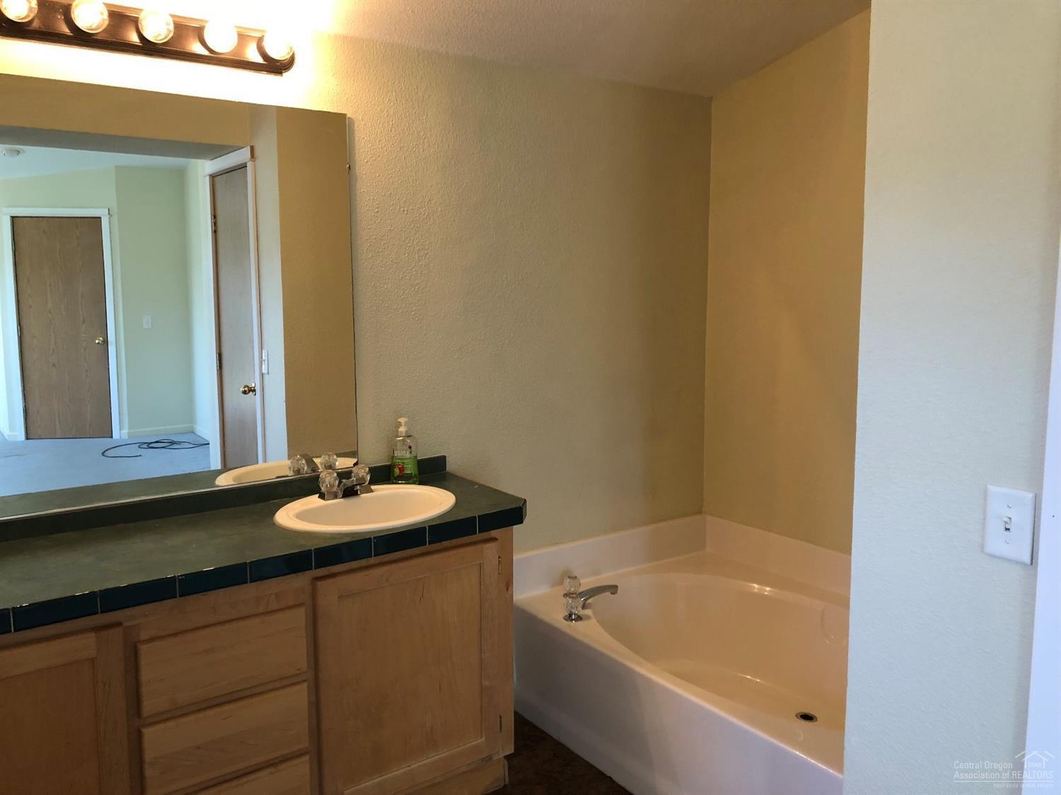 435 Scenic Loop Culver, OR 97734 - Photo 14 of 15 Master bathroom