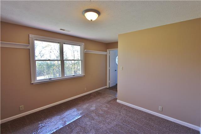 406 Cambridge Road Lebanon, TN 37087 - Photo 13 of 20 2nd bedroom with walk-in closet