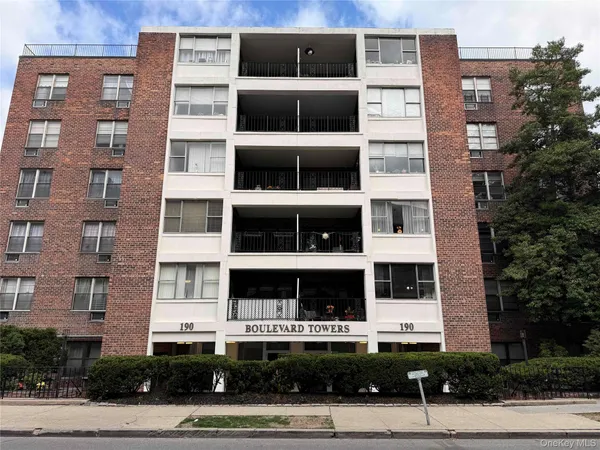 $2,509 | 190 1st Street, Unit 1J, Mineola, NY 11501
