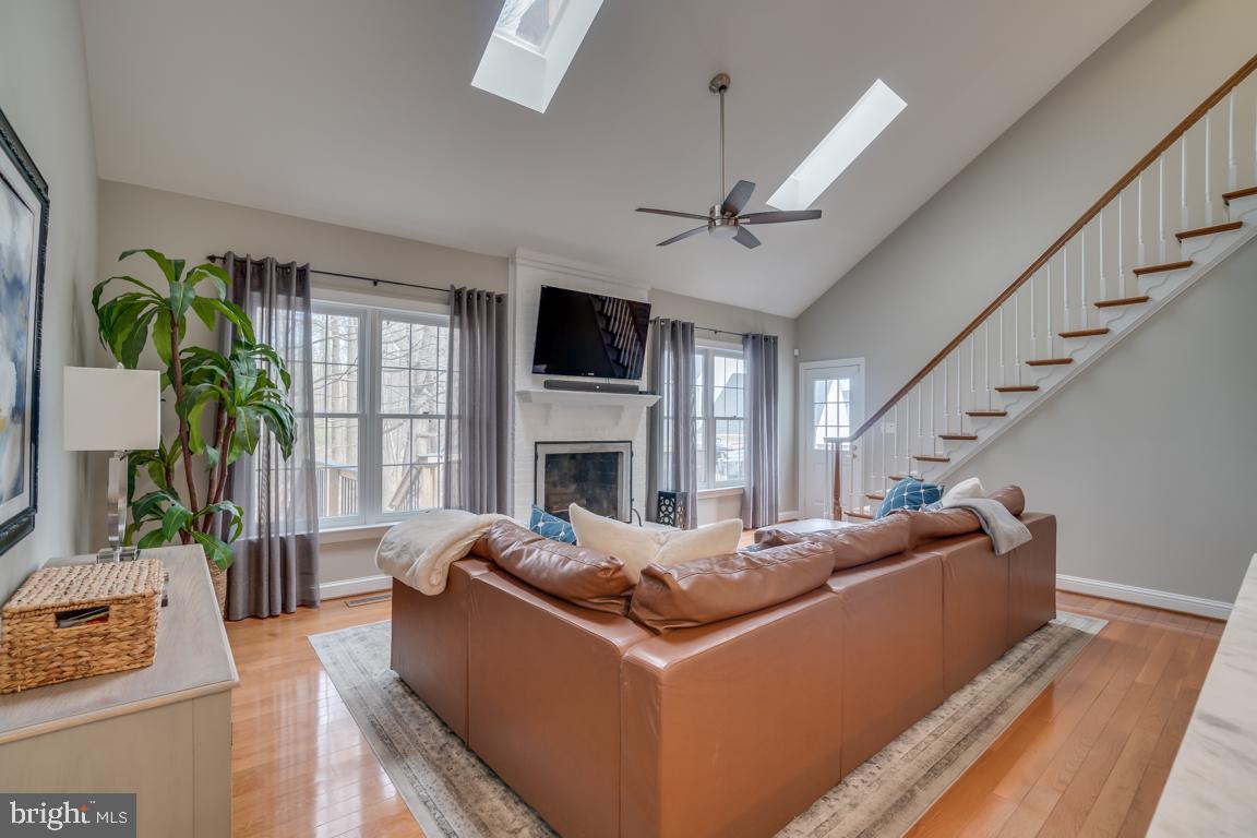 6207 Cardinal Brook Court Springfield, VA 22152 - Photo 12 of 47 Gallery Image 12