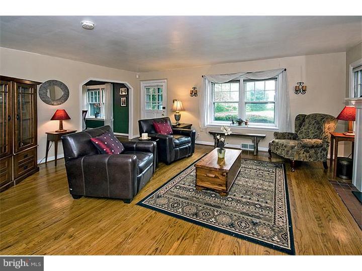 2153 Rush Road Abington, PA 19001 - Photo 4 of 25 Living Room