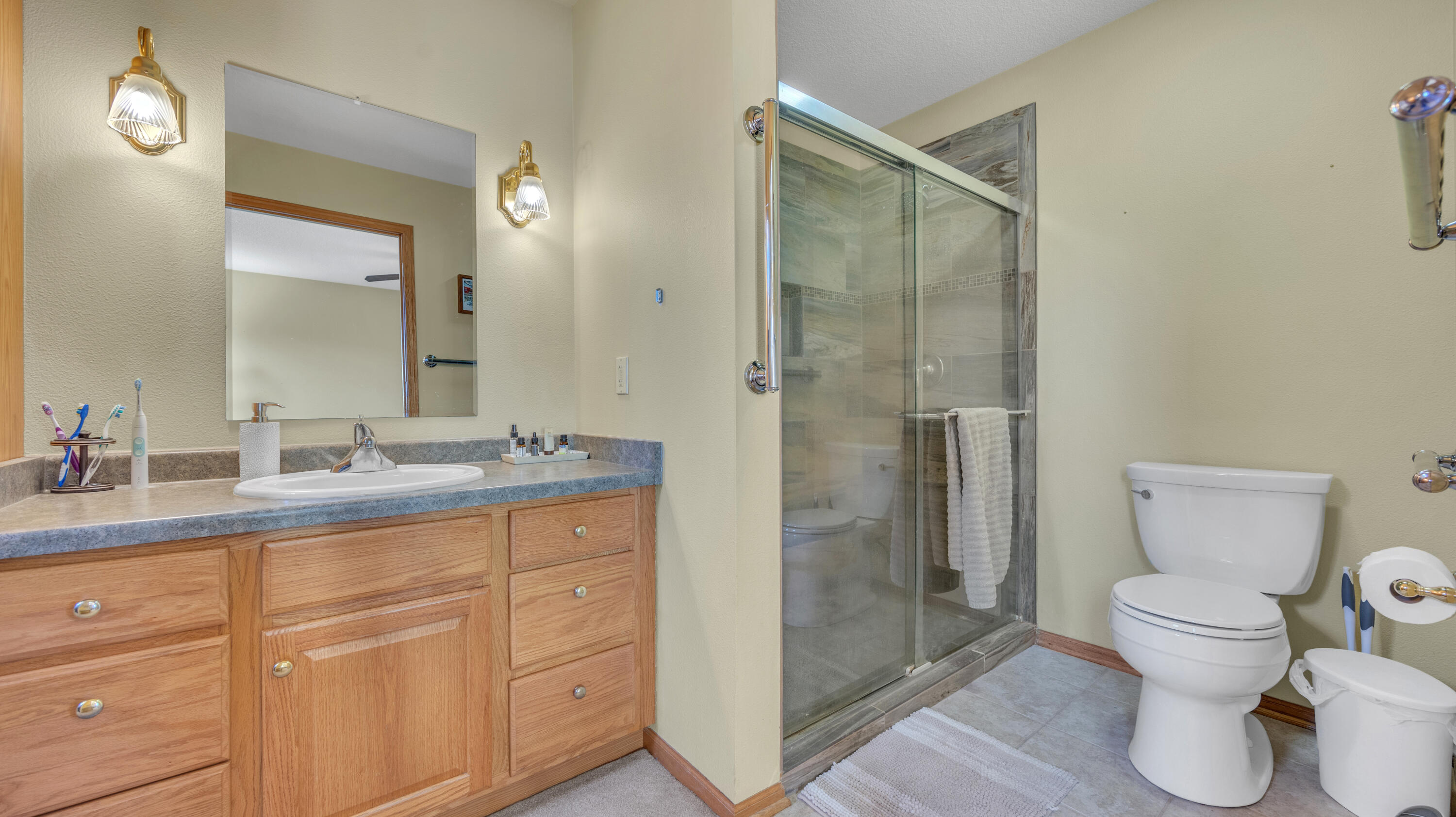 5735 Wind Dancer Court Sheboygan, WI 53081 - Photo 12 of 38 Primary Bathroom