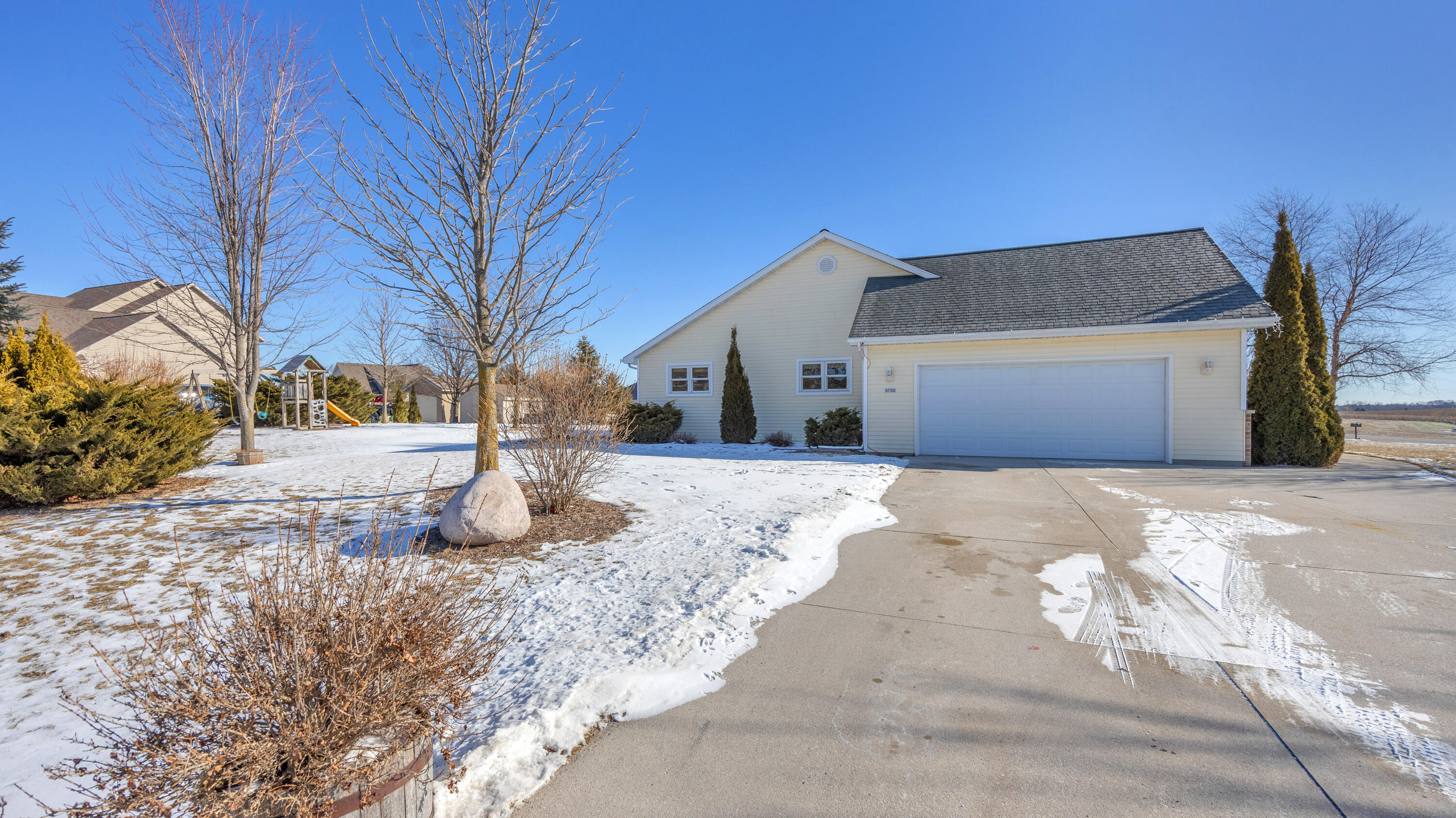 5735 Wind Dancer Court Sheboygan, WI 53081 - Photo 24 of 38 Garage Entry 1